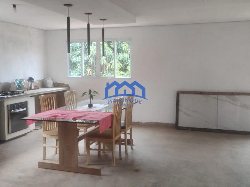 Casa com 3 Quartos e 5 banheiros à Venda, 1000 m² por R$ 800.000 cod. ch1874