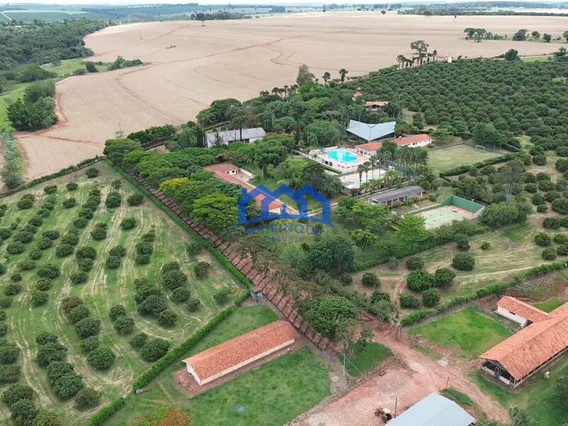 Fazenda/Sítio com 4 Quartos e 4 banheiros à Venda, 220.000 m² por R$ 10.000.000 COD. CH1925