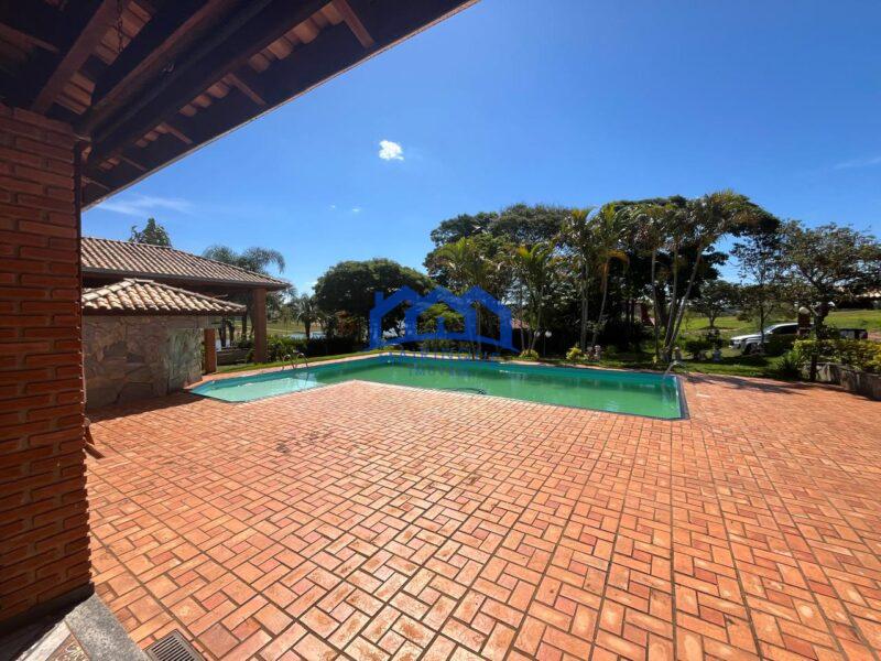 Casa com 3 Quartos e 2 banheiros à Venda, 1800 m² por R$ 1.800.000 cod. ch1958