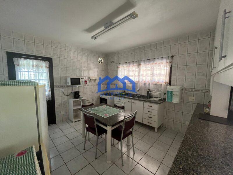 Casa com 3 Quartos e 2 banheiros à Venda, 1800 m² por R$ 1.800.000 cod. ch1958