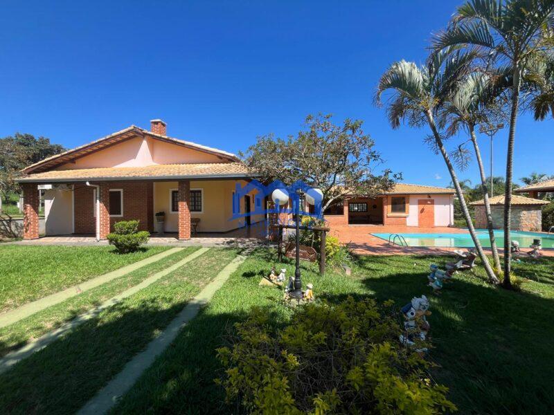 Casa com 3 Quartos e 2 banheiros à Venda, 1800 m² por R$ 1.800.000 cod. ch1958