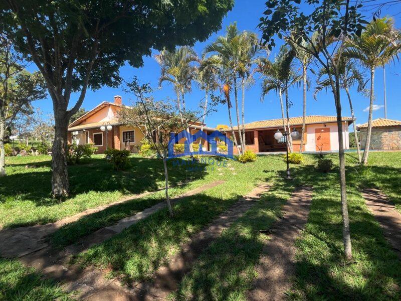 Casa com 3 Quartos e 2 banheiros à Venda, 1800 m² por R$ 1.800.000 cod. ch1958