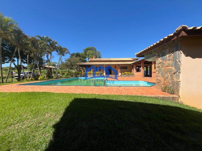 Casa com 3 Quartos e 2 banheiros à Venda, 1800 m² por R$ 1.800.000 cod. ch1958