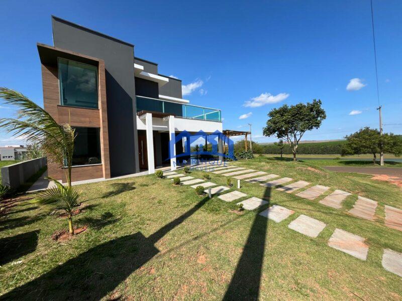 Casa com 4 Quartos e 5 banheiros à Venda, 600 m² por R$ 2.200.000 cod. ch1957