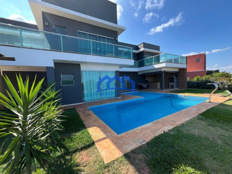 Casa com 4 Quartos e 5 banheiros à Venda, 600 m² por R$ 2.200.000 cod. ch1957