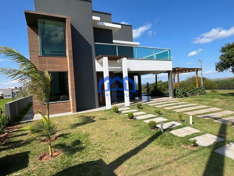 Casa com 4 Quartos e 5 banheiros à Venda, 600 m² por R$ 2.200.000 cod. ch1957