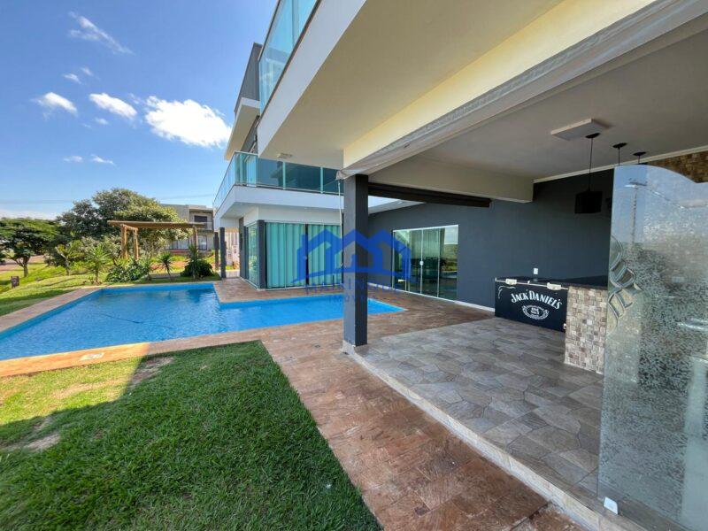 Casa com 4 Quartos e 5 banheiros à Venda, 600 m² por R$ 2.200.000 cod. ch1957