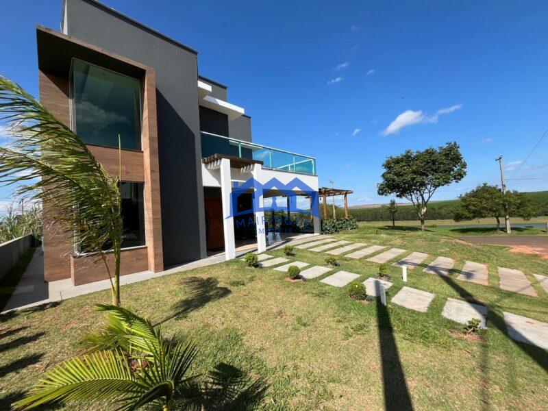 Casa com 4 Quartos e 5 banheiros à Venda, 600 m² por R$ 2.200.000 cod. ch1957