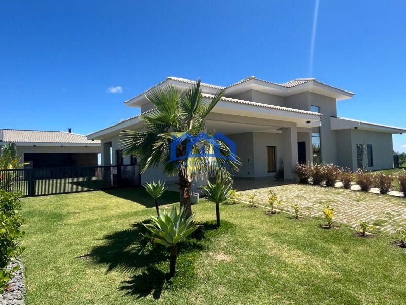 Casa com 4 Quartos e 5 banheiros à Venda, 900 m² por R$ 2.500.000 cod. ch1972