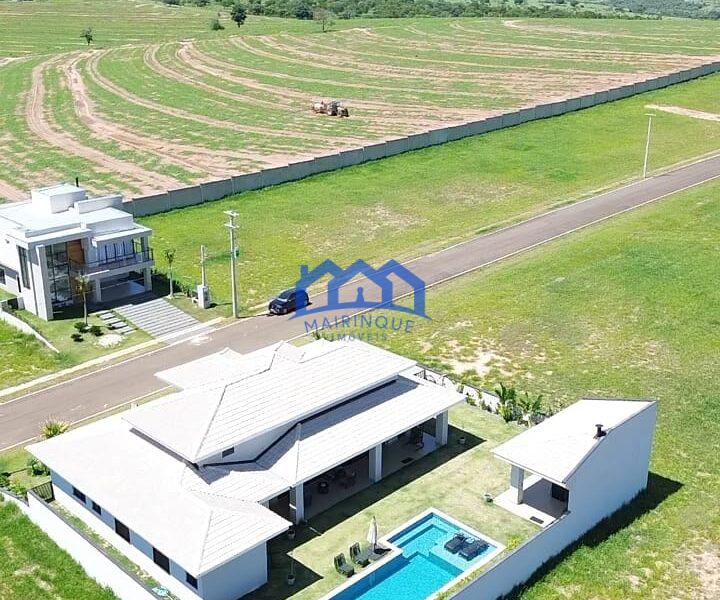 Casa com 4 Quartos e 5 banheiros à Venda, 900 m² por R$ 2.500.000 cod. ch1972