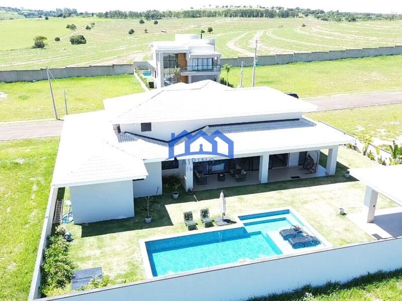 Casa com 4 Quartos e 5 banheiros à Venda, 900 m² por R$ 2.500.000 cod. ch1972