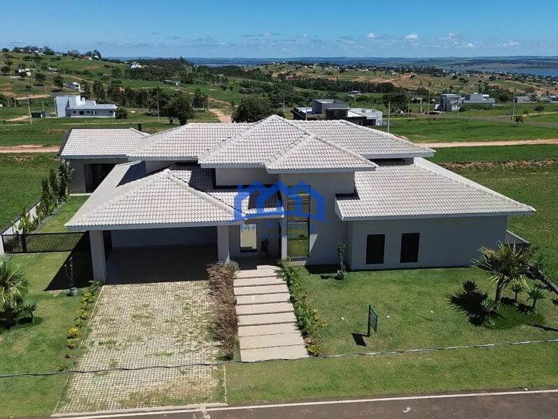 Casa com 4 Quartos e 5 banheiros à Venda, 900 m² por R$ 2.500.000 cod. ch1972