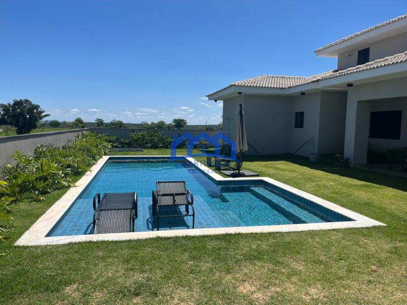 Casa com 4 Quartos e 5 banheiros à Venda, 900 m² por R$ 2.500.000 cod. ch1972