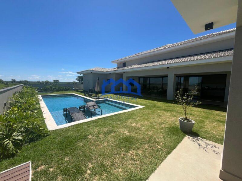 Casa com 4 Quartos e 5 banheiros à Venda, 900 m² por R$ 2.500.000 cod. ch1972