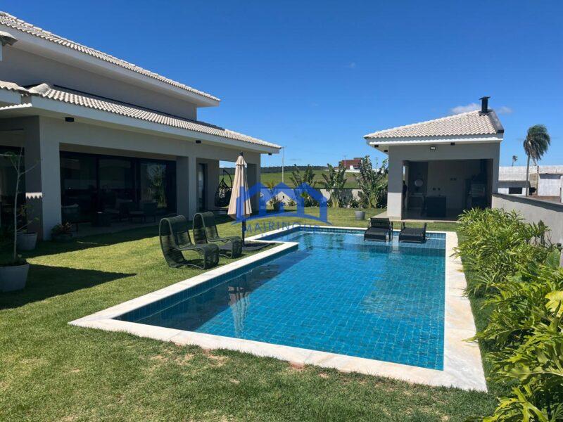 Casa com 4 Quartos e 5 banheiros à Venda, 900 m² por R$ 2.500.000 cod. ch1972