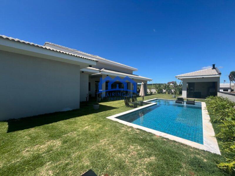 Casa com 4 Quartos e 5 banheiros à Venda, 900 m² por R$ 2.500.000 cod. ch1972