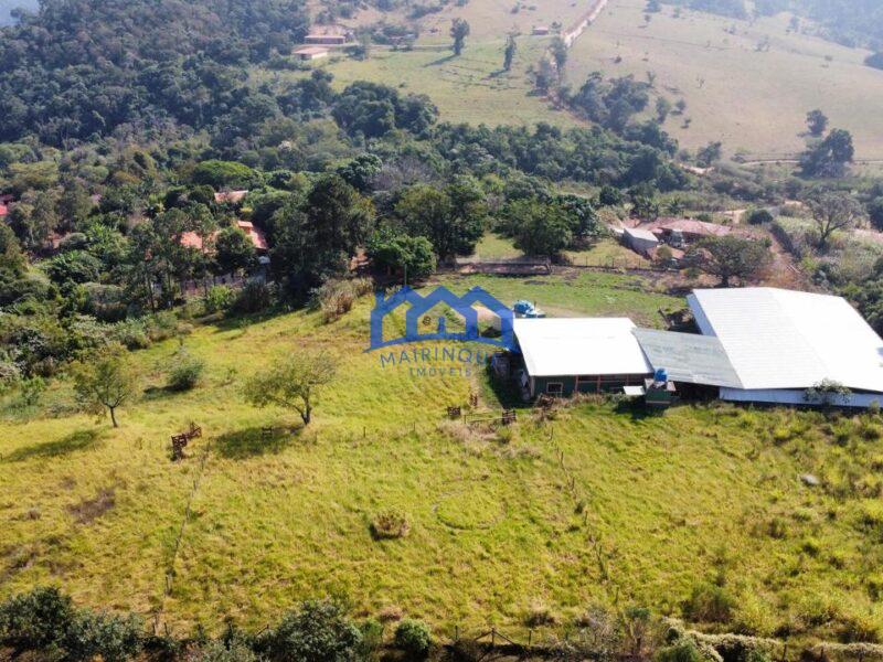 Sitio a venda com 3 Quartos e 4 banheiro à Venda, 27000 m² por R$ 1.800.000 COD. ch1676