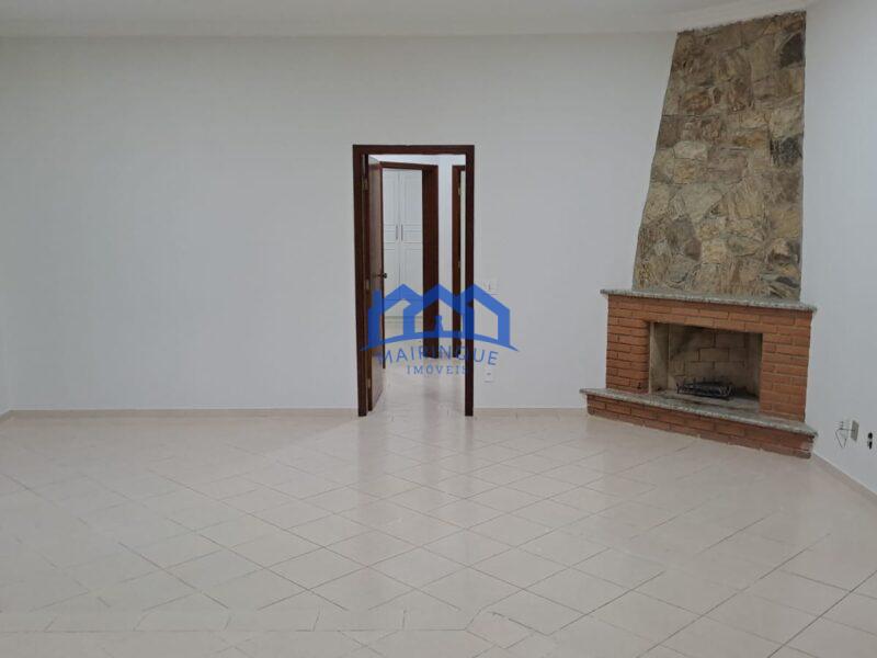 Chácara com 3 Quartos e 2 banheiros à Venda, 1477m² por R$ 1.950.000 COD. ch2030