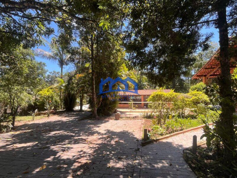 Chácara com 7 Quartos e 5 banheiros à Venda, 5.000 m² por R$ 900.000 Cód. ch2103