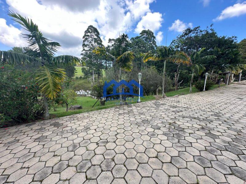 Sítio com 10.000m² à Venda , por R$ 750.000,00 Cód. ch2138