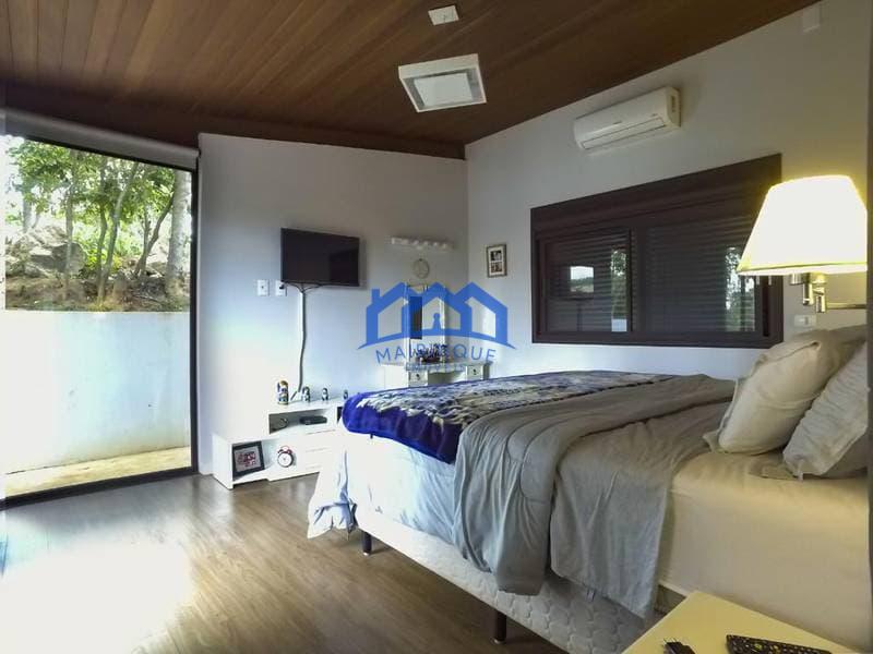 Chácara com 4 quartos e 5 banheiros com 1000 m² à Venda, por R$ 2.550.000 Cód. ch2209