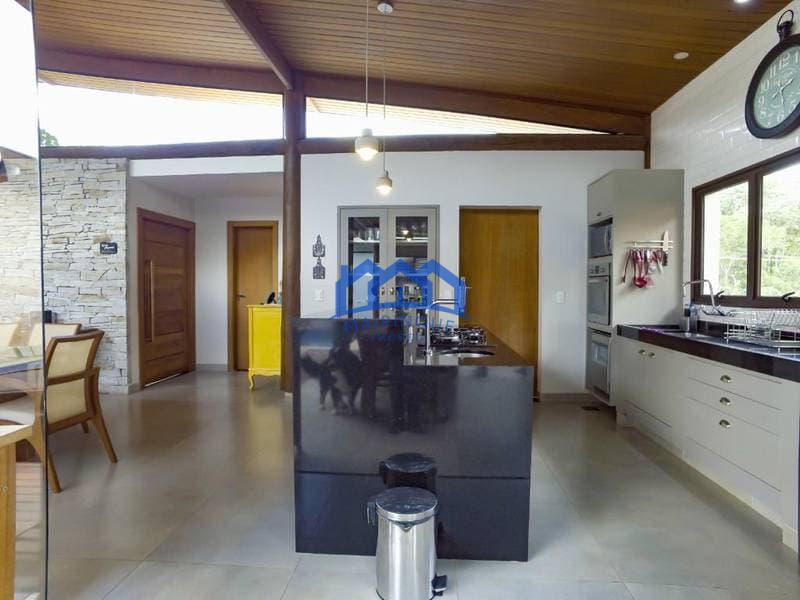 Chácara com 4 quartos e 5 banheiros com 1000 m² à Venda, por R$ 2.550.000 Cód. ch2209