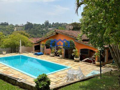 Chácara com 5 quartos e 3 banheiros com 2400 m² à Venda, por R$ 650.000 Cód. ch2212