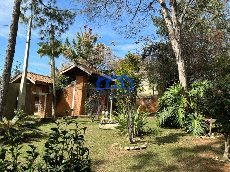 Chácara com 5 quartos e 3 banheiros com 2400 m² à Venda, por R$ 650.000 Cód. ch2212