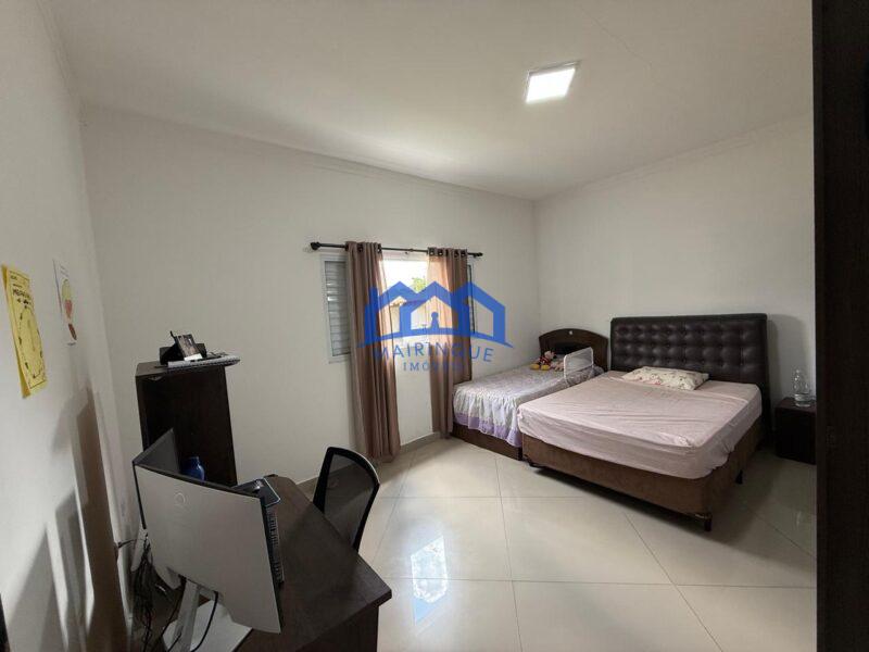 Chácara com 4 quartos e 3 banheiros à Venda, com 2.500 m² por R$ 1.600.000 Cód. ch2214