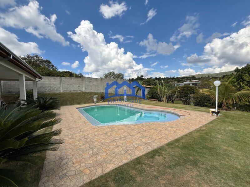 Chácara com 4 quartos e 3 banheiros à Venda, com 2.500 m² por R$ 1.600.000 Cód. ch2214