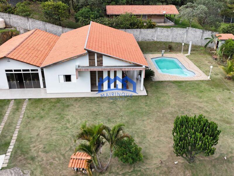 Chácara com 4 quartos e 3 banheiros à Venda, com 2.500 m² por R$ 1.600.000 Cód. ch2214