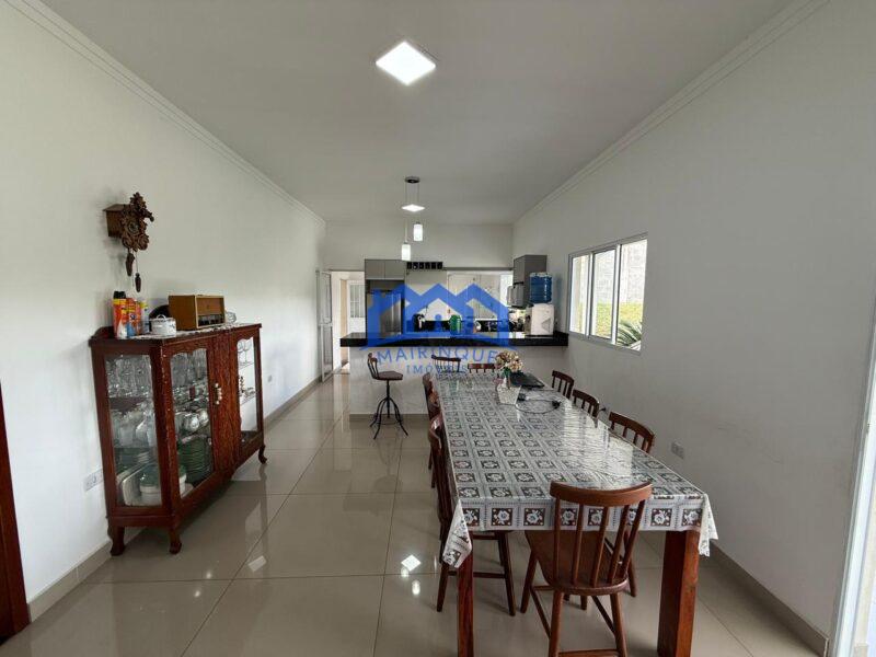 Chácara com 4 quartos e 3 banheiros à Venda, com 2.500 m² por R$ 1.600.000 Cód. ch2214