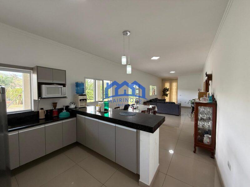 Chácara com 4 quartos e 3 banheiros à Venda, com 2.500 m² por R$ 1.600.000 Cód. ch2214