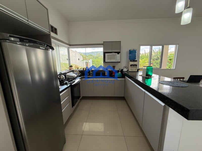 Chácara com 4 quartos e 3 banheiros à Venda, com 2.500 m² por R$ 1.600.000 Cód. ch2214