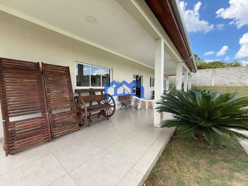 Chácara com 4 quartos e 3 banheiros à Venda, com 2.500 m² por R$ 1.600.000 Cód. ch2214