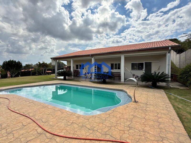 Chácara com 4 quartos e 3 banheiros à Venda, com 2.500 m² por R$ 1.600.000 Cód. ch2214