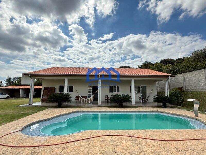 Chácara com 4 quartos e 3 banheiros à Venda, com 2.500 m² por R$ 1.600.000 Cód. ch2214