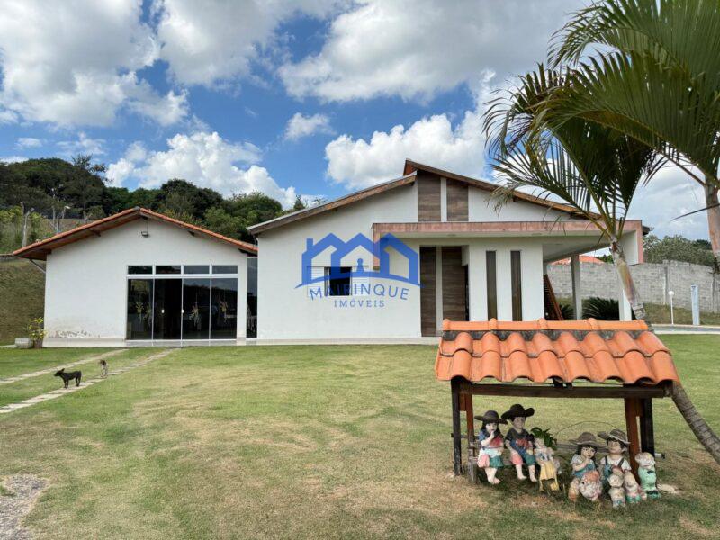 Chácara com 4 quartos e 3 banheiros à Venda, com 2.500 m² por R$ 1.600.000 Cód. ch2214