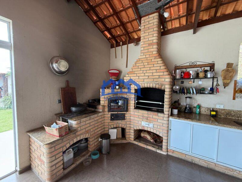 Chácara com 4 quartos e 3 banheiros à Venda, com 2.500 m² por R$ 1.600.000 Cód. ch2214