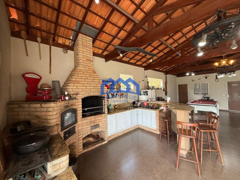 Chácara com 4 quartos e 3 banheiros à Venda, com 2.500 m² por R$ 1.600.000 Cód. ch2214