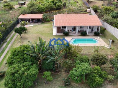 Chácara com 4 quartos e 3 banheiros à Venda, com 2.500 m² por R$ 1.600.000 Cód. ch2214