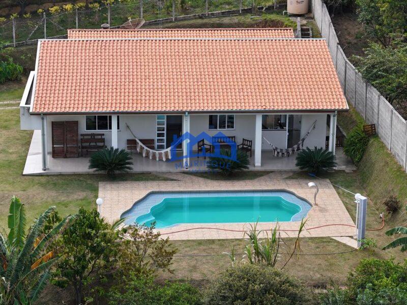 Chácara com 4 quartos e 3 banheiros à Venda, com 2.500 m² por R$ 1.600.000 Cód. ch2214