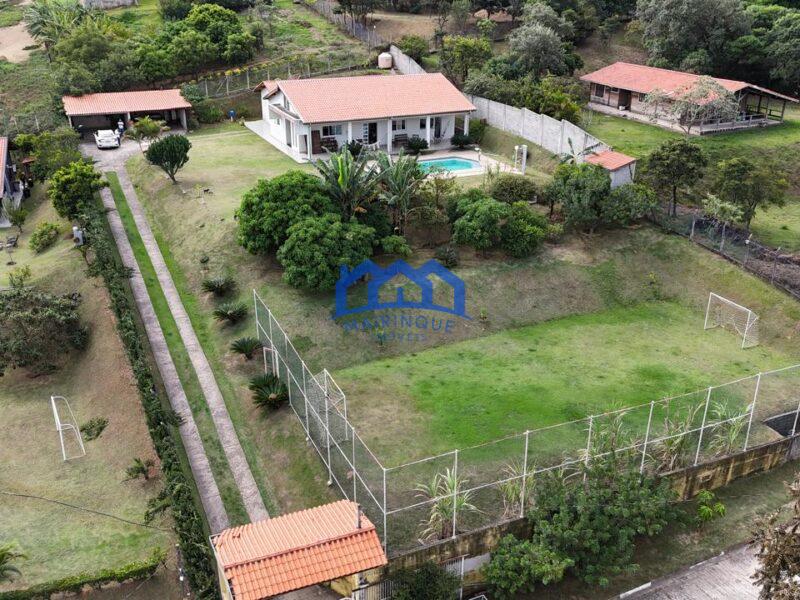 Chácara com 4 quartos e 3 banheiros à Venda, com 2.500 m² por R$ 1.600.000 Cód. ch2214