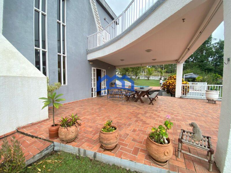 Chácara com 3 quartos e 2 banheiros com 2.000 m² à Venda, por R$ 1.290.000 Cód. ch2229