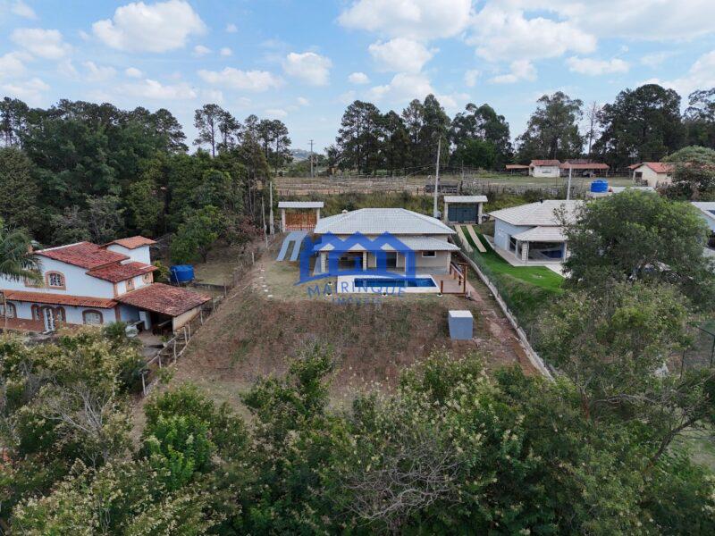 Chácara com 3 quartos e 3 banheiros á Venda, 1.293m² por R$ 630.000 Cód. ch2067