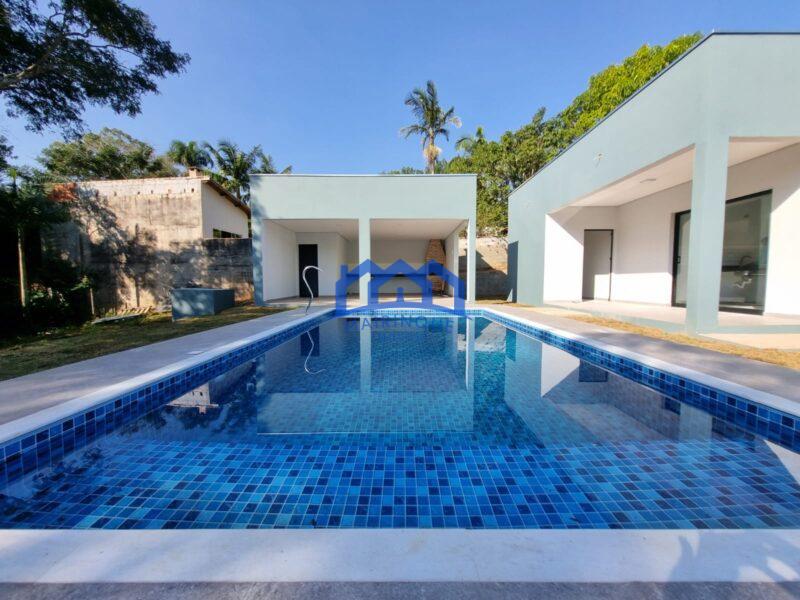 Chácara com 3 quartos e 3 banheiros, com 3000 m² à Venda, por R$ 1.700.000 Cód. ch2207