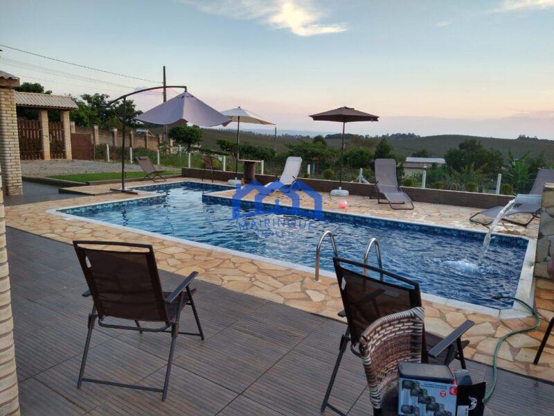 Chacara com 3 quartos e 3 banheiros com 1000 m² à Venda, por R$ 690.000 Cód. ch2239