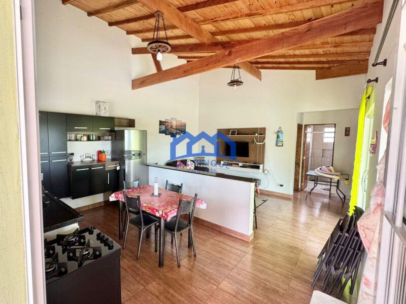 Chacara com 3 quartos e 3 banheiros com 1000 m² à Venda, por R$ 690.000 Cód. ch2239