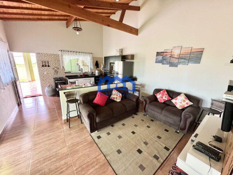 Chacara com 3 quartos e 3 banheiros com 1000 m² à Venda, por R$ 690.000 Cód. ch2239