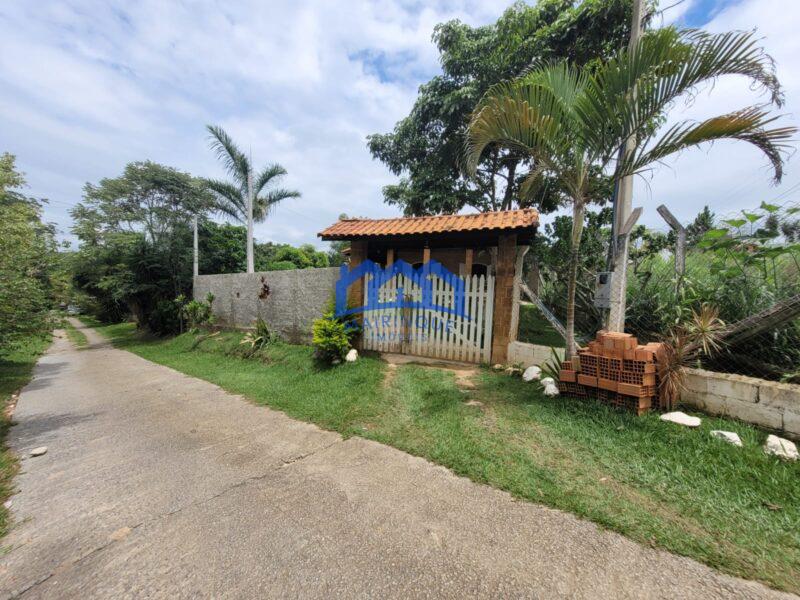 Chacara com 5 quartos e 3 banheiros com 1000 m² à Venda, por R$ 450.000 Cód. ch2240